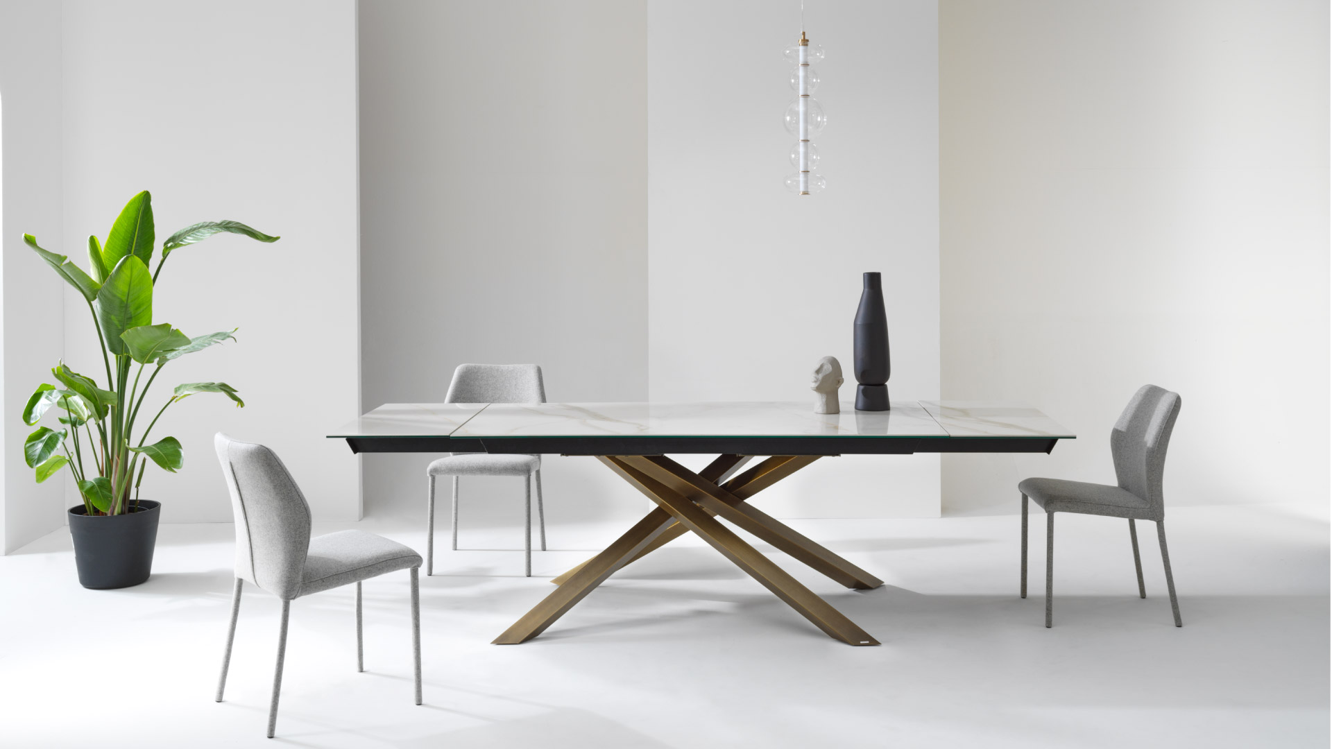 Tavolo di design Mikado Julia Italia in ambiente dining contemporaneo