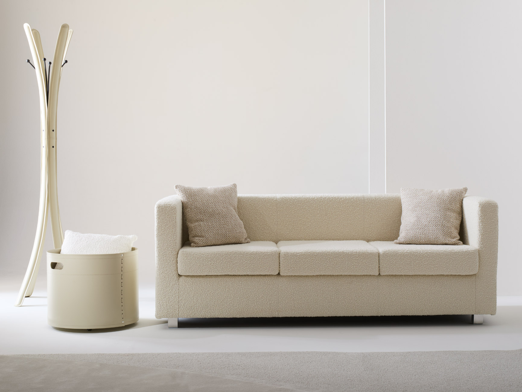 Divano tre posti di design Quadra 3 Julia Italia coordinato alla collezione Quadra