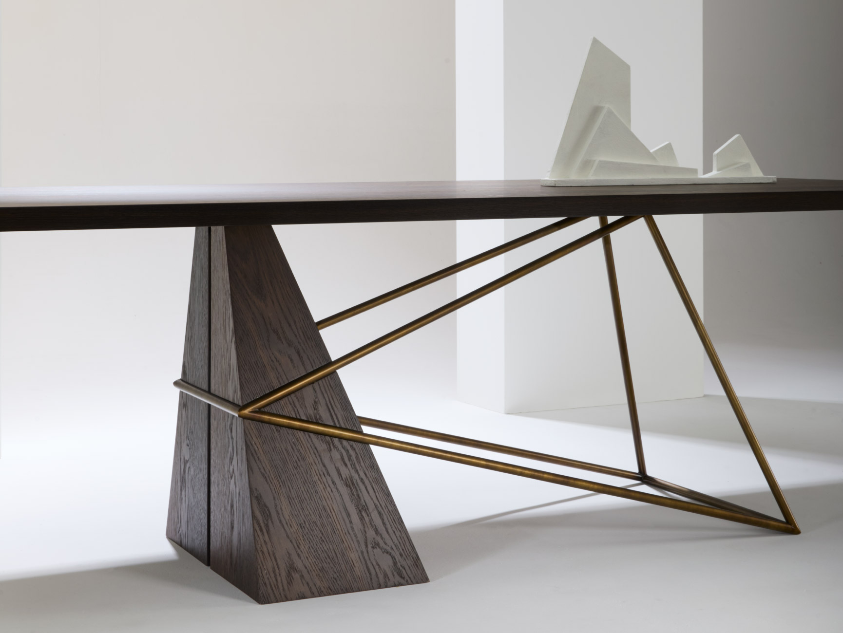 Struttura tubolare in metallo del tavolo di design Stasis Julia Italia