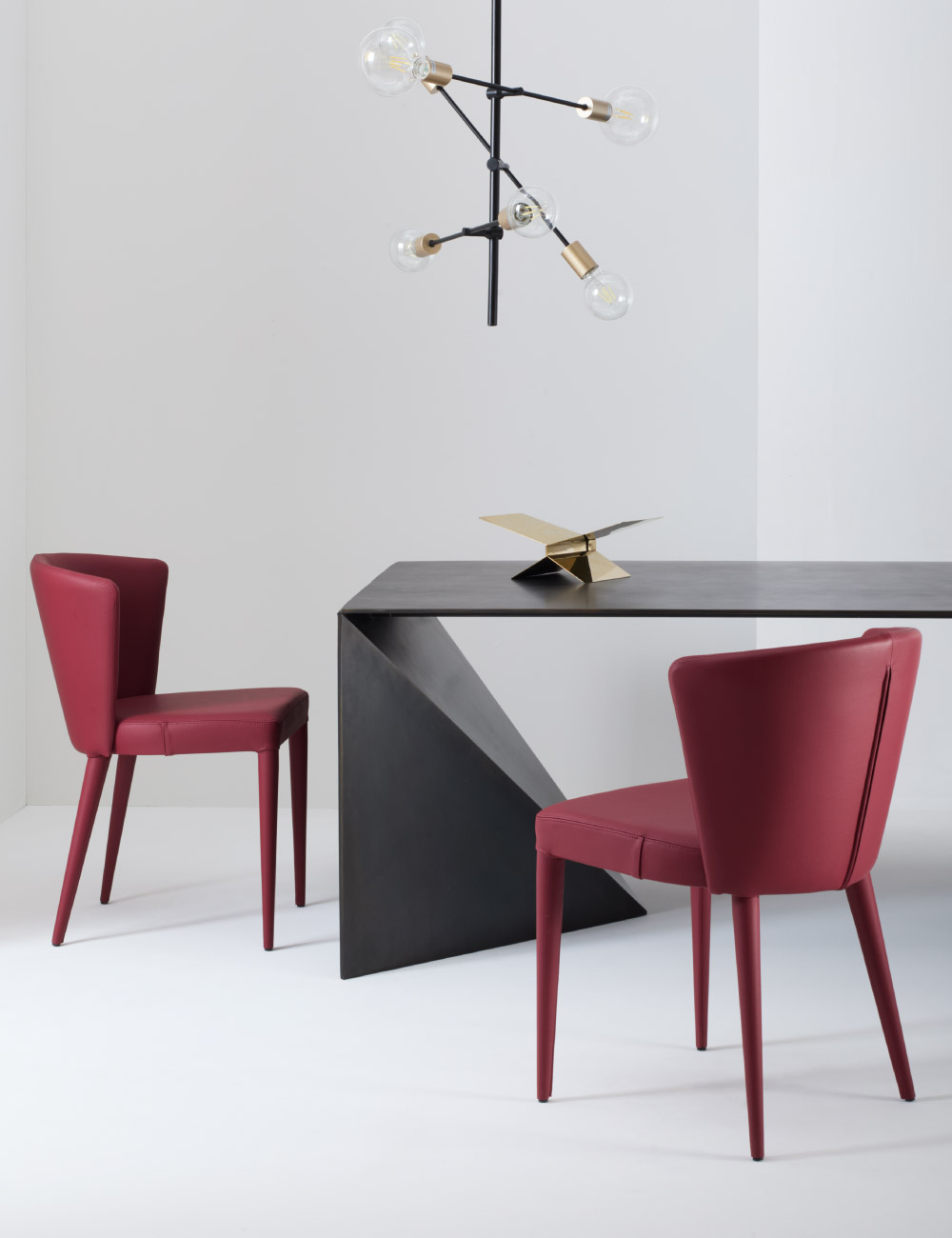 Sedia imbottita Atena Julia Italia di design Made in Italy in ambientazione lifestyle