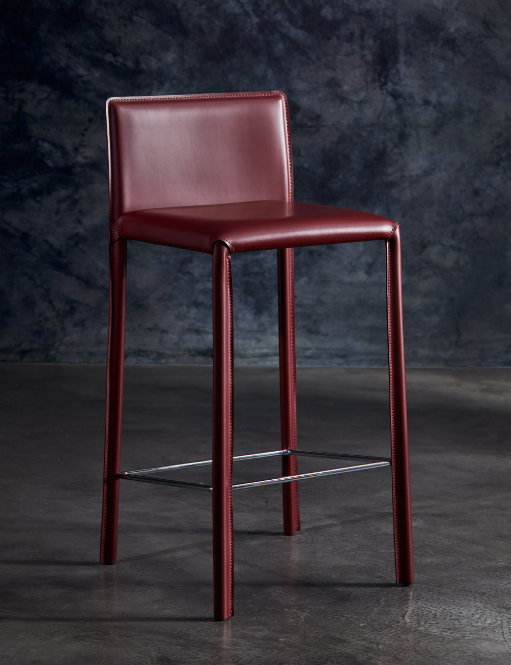 Sgabello Agata Julia Italia dal design essenziale per ambienti residenziali e contract