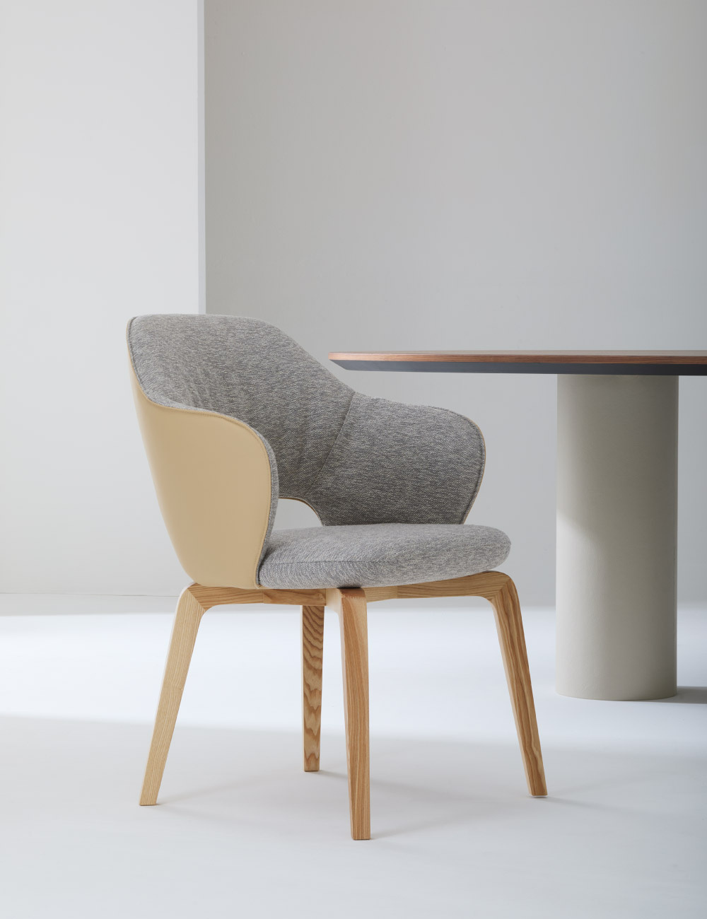 Sedia di design Noemi Julia Italia in ambientazione contemporanea